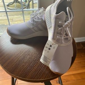 Adidas Primeblue tennis shoe- white